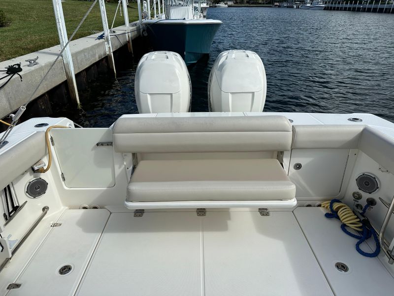 2018 Boston Whaler 330 Outrage