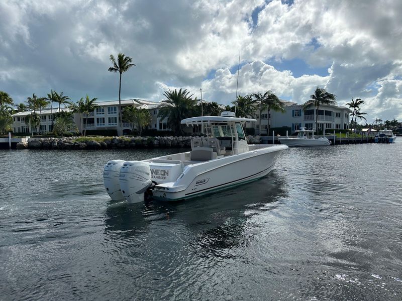 2018 Boston Whaler 330 Outrage