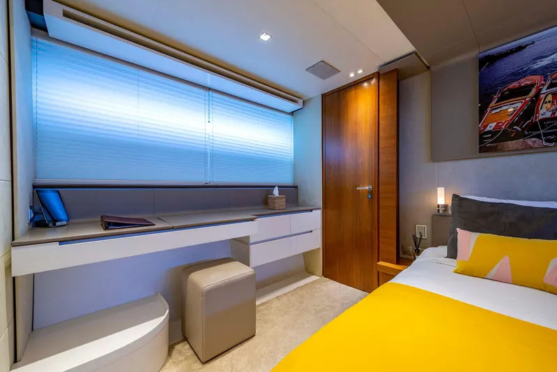 Quantum Yacht Photos Pics 