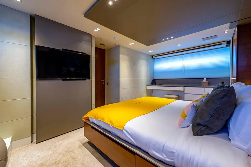 Quantum Yacht Photos Pics 