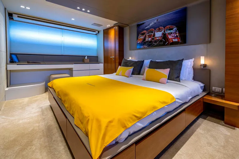 Quantum Yacht Photos Pics 