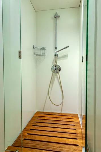 Quantum Yacht Photos Pics 