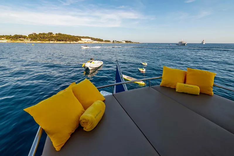 Quantum Yacht Photos Pics 