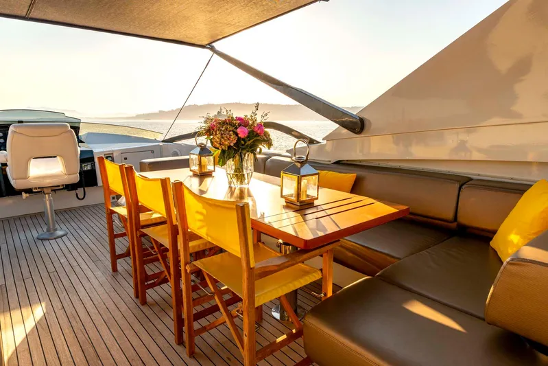 Quantum Yacht Photos Pics 