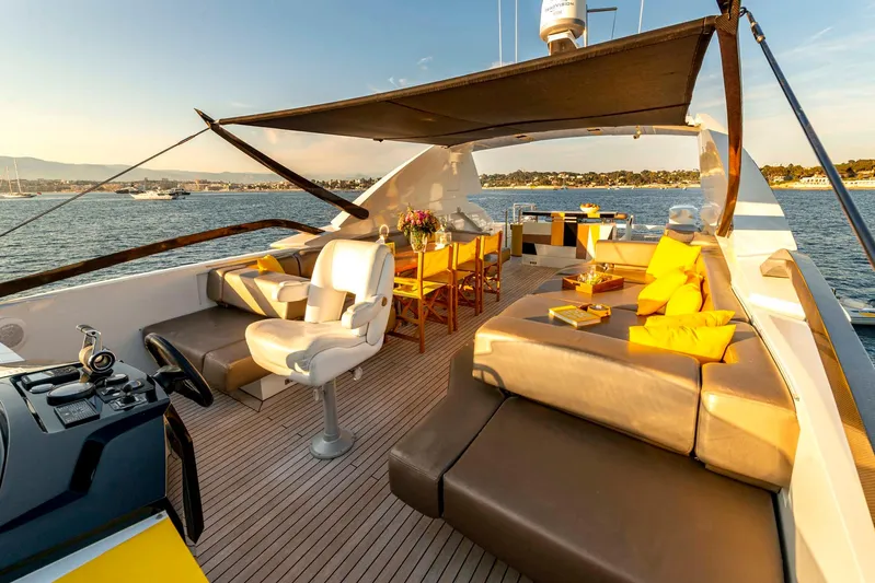 Quantum Yacht Photos Pics 