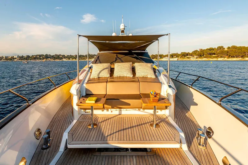 Quantum Yacht Photos Pics 