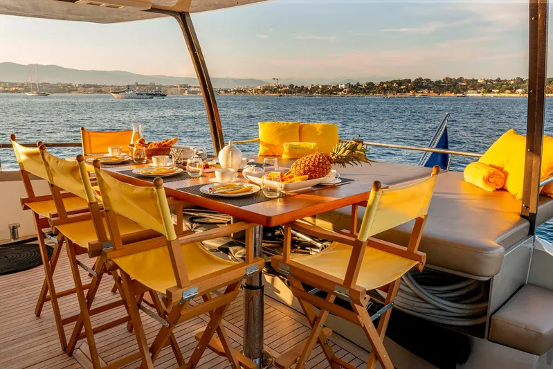 Quantum Yacht Photos Pics 