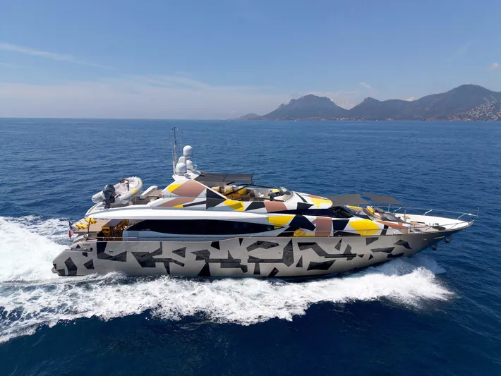 Quantum Yacht Photos Pics 