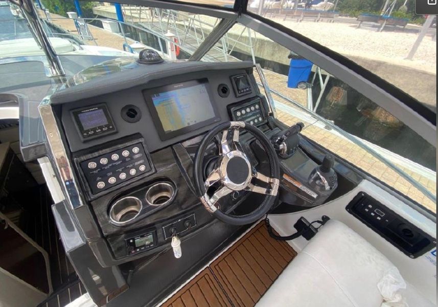 2018 Monterey 335 Sport Yacht
