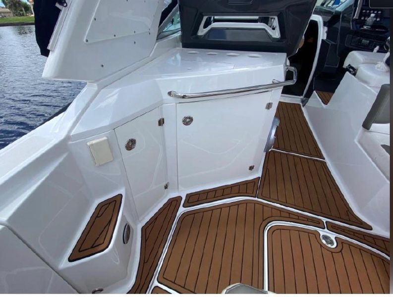 2018 Monterey 335 Sport Yacht