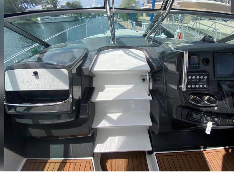 2018 Monterey 335 Sport Yacht