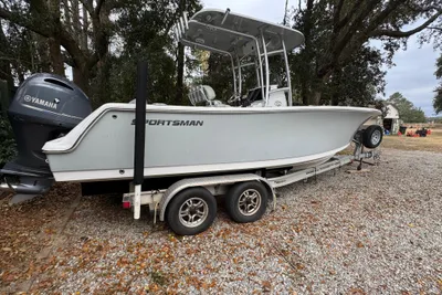 Sportsman Heritage 231 Center Console