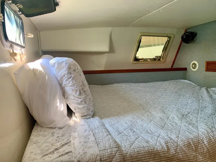 Tranquility Base Yacht Photos Pics Cozy cabin bedroom in 2003 PDQ-34 boat with quilted bedding and porthole windows.