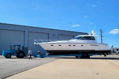 Tiara Yachts 5200 Sovran Salon