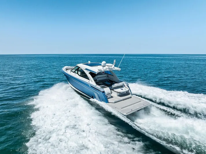 Motorboatin Yacht Photos Pics 2021 Formula 380SSX MOTORBOATIN