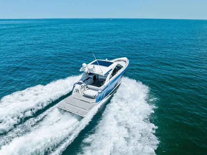 Motorboatin Yacht Photos Pics 2021 Formula 380SSX MOTORBOATIN