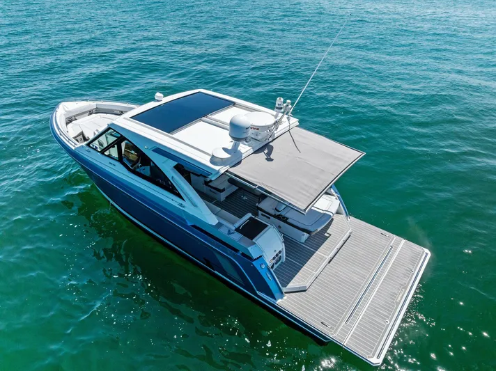 Motorboatin Yacht Photos Pics 2021 Formula 380SSX MOTORBOATIN