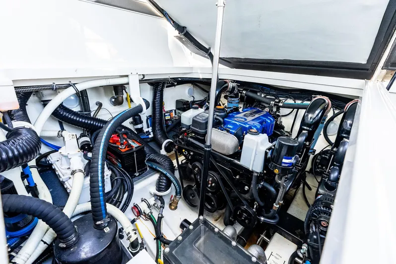 Motorboatin Yacht Photos Pics 2021 Formula 380SSX MOTORBOATIN