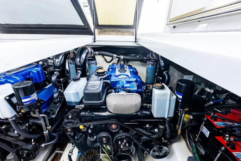 Motorboatin Yacht Photos Pics 2021 Formula 380SSX MOTORBOATIN