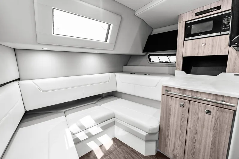 Motorboatin Yacht Photos Pics 2021 Formula 380SSX MOTORBOATIN