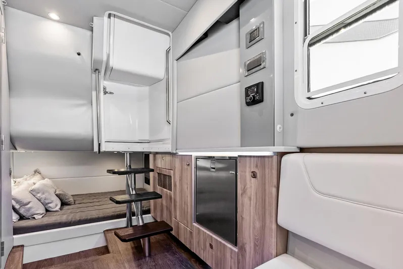 Motorboatin Yacht Photos Pics 2021 Formula 380SSX MOTORBOATIN