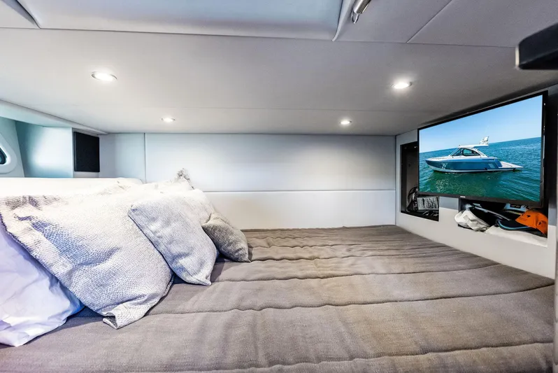 Motorboatin Yacht Photos Pics 2021 Formula 380SSX MOTORBOATIN