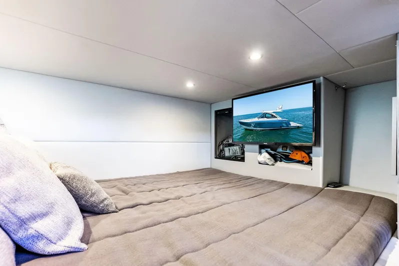 Motorboatin Yacht Photos Pics 2021 Formula 380SSX MOTORBOATIN