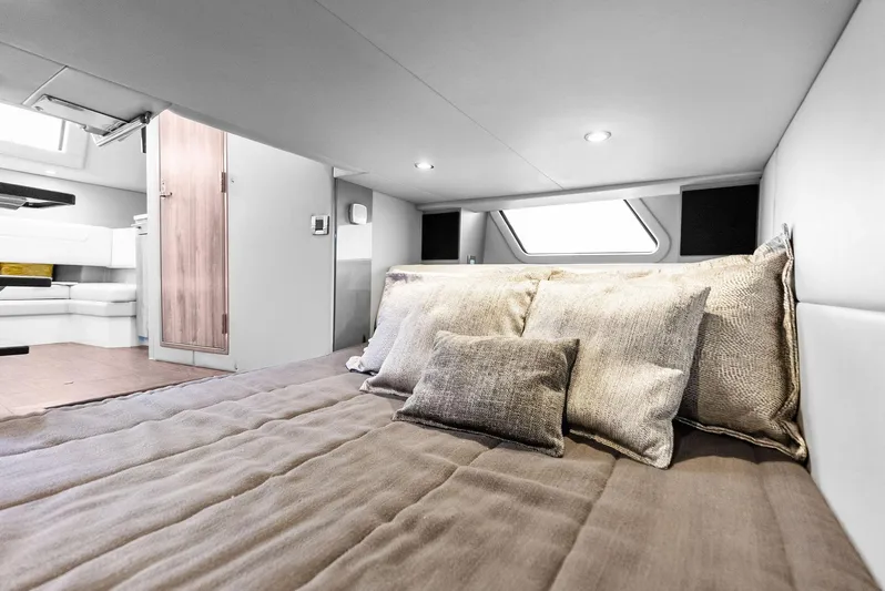 Motorboatin Yacht Photos Pics 2021 Formula 380SSX MOTORBOATIN