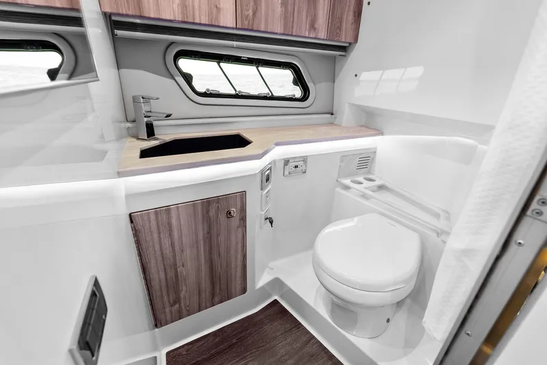 Motorboatin Yacht Photos Pics 2021 Formula 380SSX MOTORBOATIN