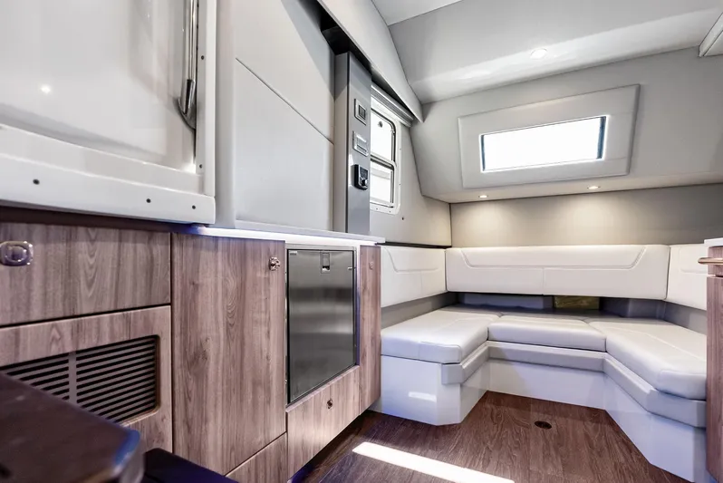 Motorboatin Yacht Photos Pics 2021 Formula 380SSX MOTORBOATIN