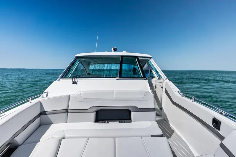 Motorboatin Yacht Photos Pics 2021 Formula 380SSX MOTORBOATIN