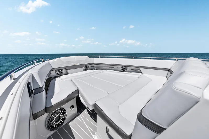 Motorboatin Yacht Photos Pics 2021 Formula 380SSX MOTORBOATIN