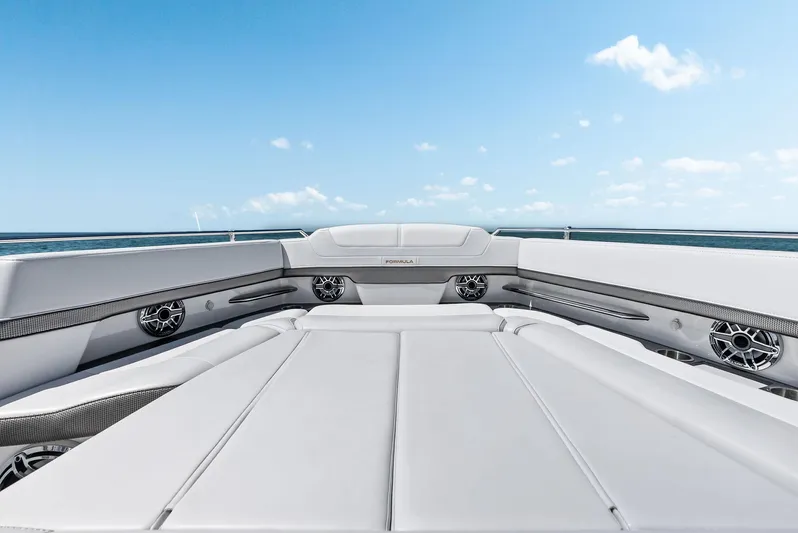 Motorboatin Yacht Photos Pics 2021 Formula 380SSX MOTORBOATIN