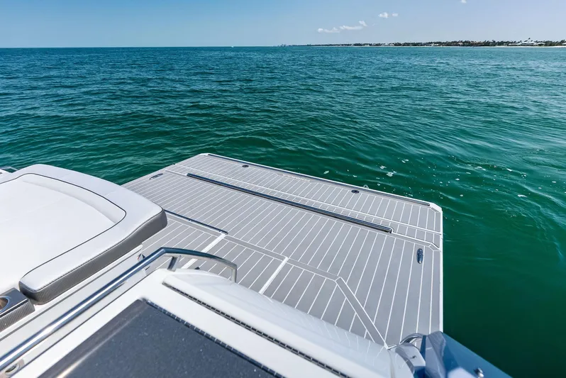 Motorboatin Yacht Photos Pics 2021 Formula 380SSX MOTORBOATIN