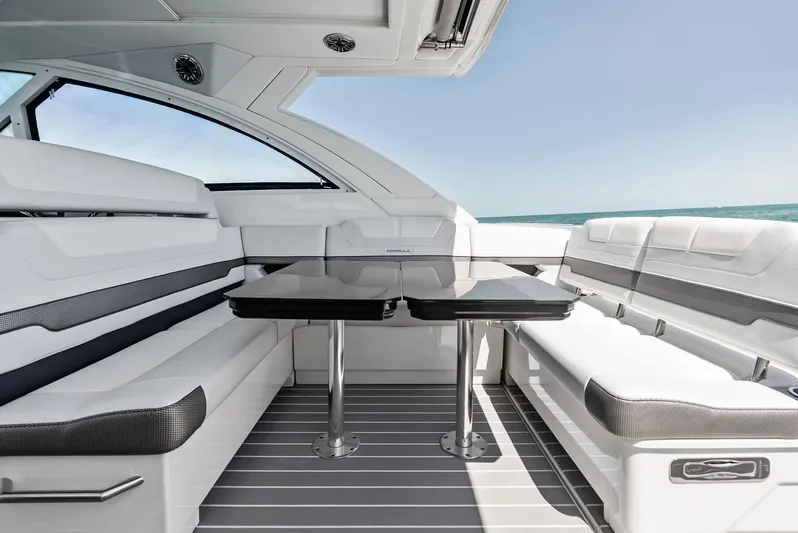 Motorboatin Yacht Photos Pics 2021 Formula 380SSX MOTORBOATIN