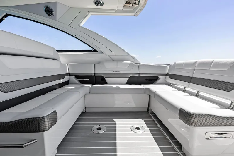 Motorboatin Yacht Photos Pics 2021 Formula 380SSX MOTORBOATIN