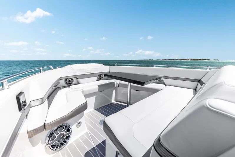 Motorboatin Yacht Photos Pics 2021 Formula 380SSX MOTORBOATIN