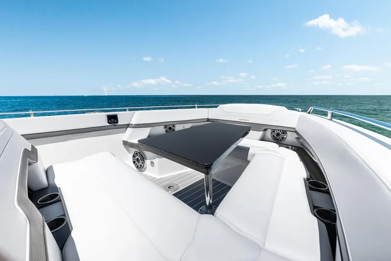 Motorboatin Yacht Photos Pics 2021 Formula 380SSX MOTORBOATIN