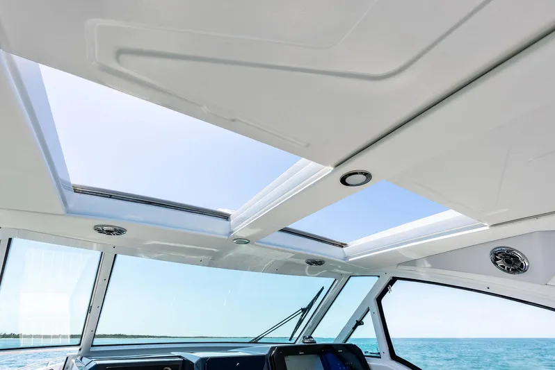 Motorboatin Yacht Photos Pics 2021 Formula 380SSX MOTORBOATIN