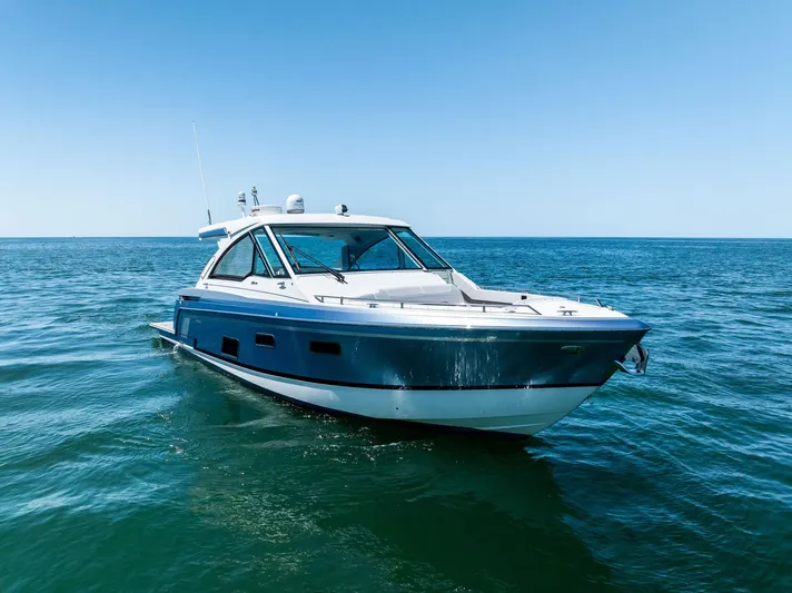 Motorboatin Yacht Photos Pics 2021 Formula 380SSX MOTORBOATIN