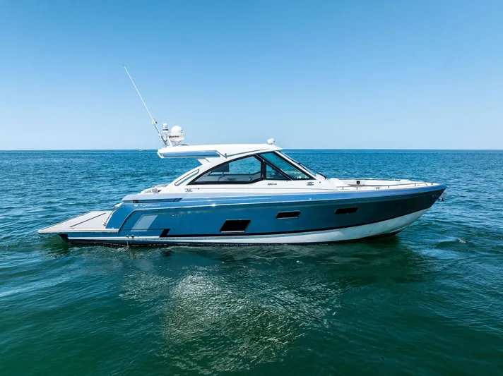 Motorboatin Yacht Photos Pics 2021 Formula 380SSX MOTORBOATIN