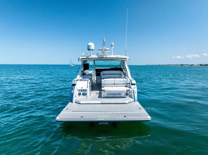 Motorboatin Yacht Photos Pics 2021 Formula 380SSX MOTORBOATIN