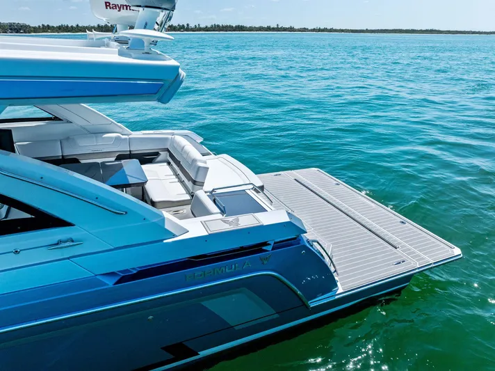 Motorboatin Yacht Photos Pics 2021 Formula 380SSX MOTORBOATIN