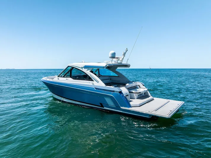 Motorboatin Yacht Photos Pics 2021 Formula 380SSX MOTORBOATIN