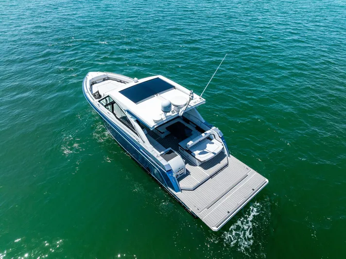 Motorboatin Yacht Photos Pics 2021 Formula 380SSX MOTORBOATIN