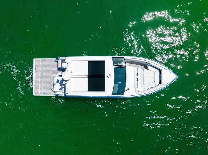 Motorboatin Yacht Photos Pics 2021 Formula 380SSX MOTORBOATIN