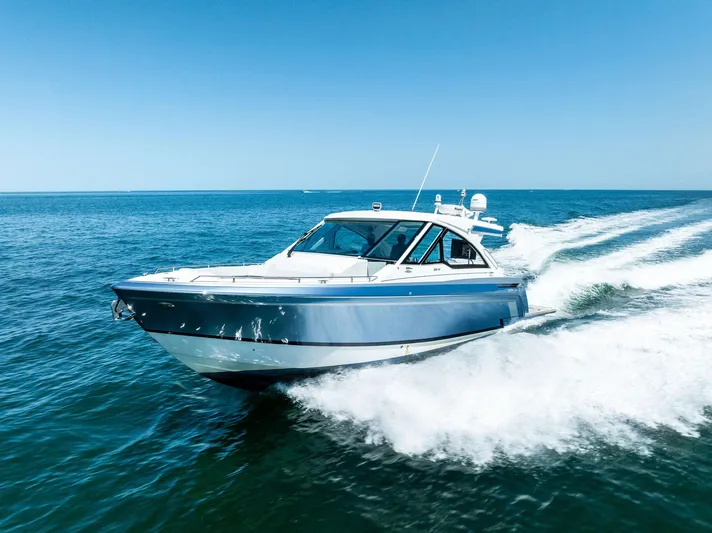 Motorboatin Yacht Photos Pics 2021 Formula 380SSX MOTORBOATIN