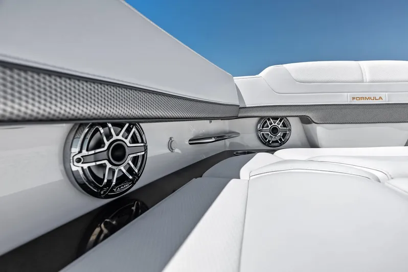 Motorboatin Yacht Photos Pics 2021 Formula 380SSX MOTORBOATIN