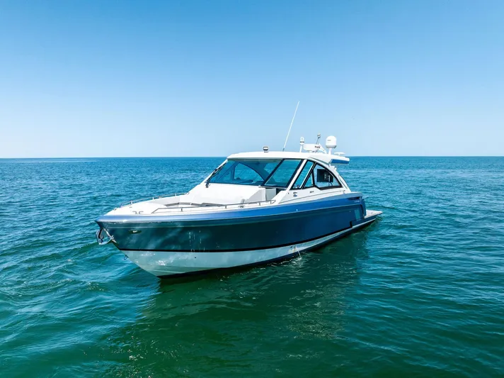 Motorboatin Yacht Photos Pics 2021 Formula 380SSX MOTORBOATIN