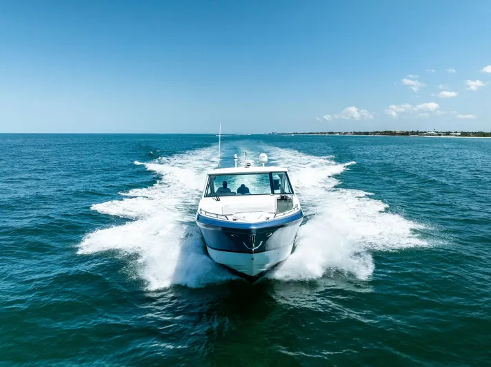 Motorboatin Yacht Photos Pics 2021 Formula 380SSX MOTORBOATIN